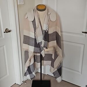 Ardene Women's Scarf & Gloves Set Cream